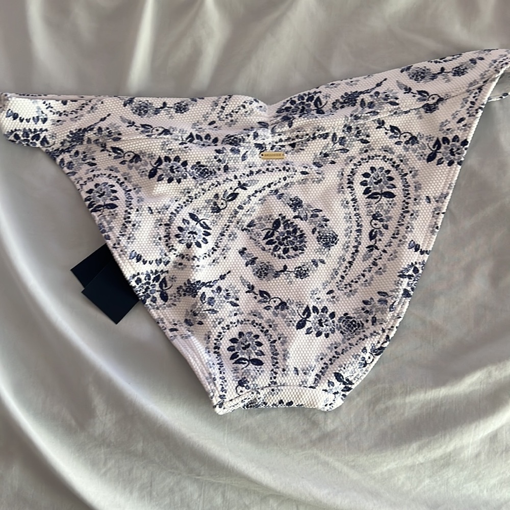 NWT HOLLISTER BIKINI BOTTOMS - Picture 2 of 2